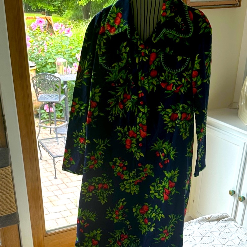 Rare 70s Concepts Swirl hostess/house dress in Vibrant Fall Apple print/buttons